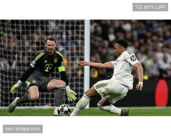 库尔图瓦与诺伊尔：传统门神与清道夫型门将的角色定位与战术价值对比